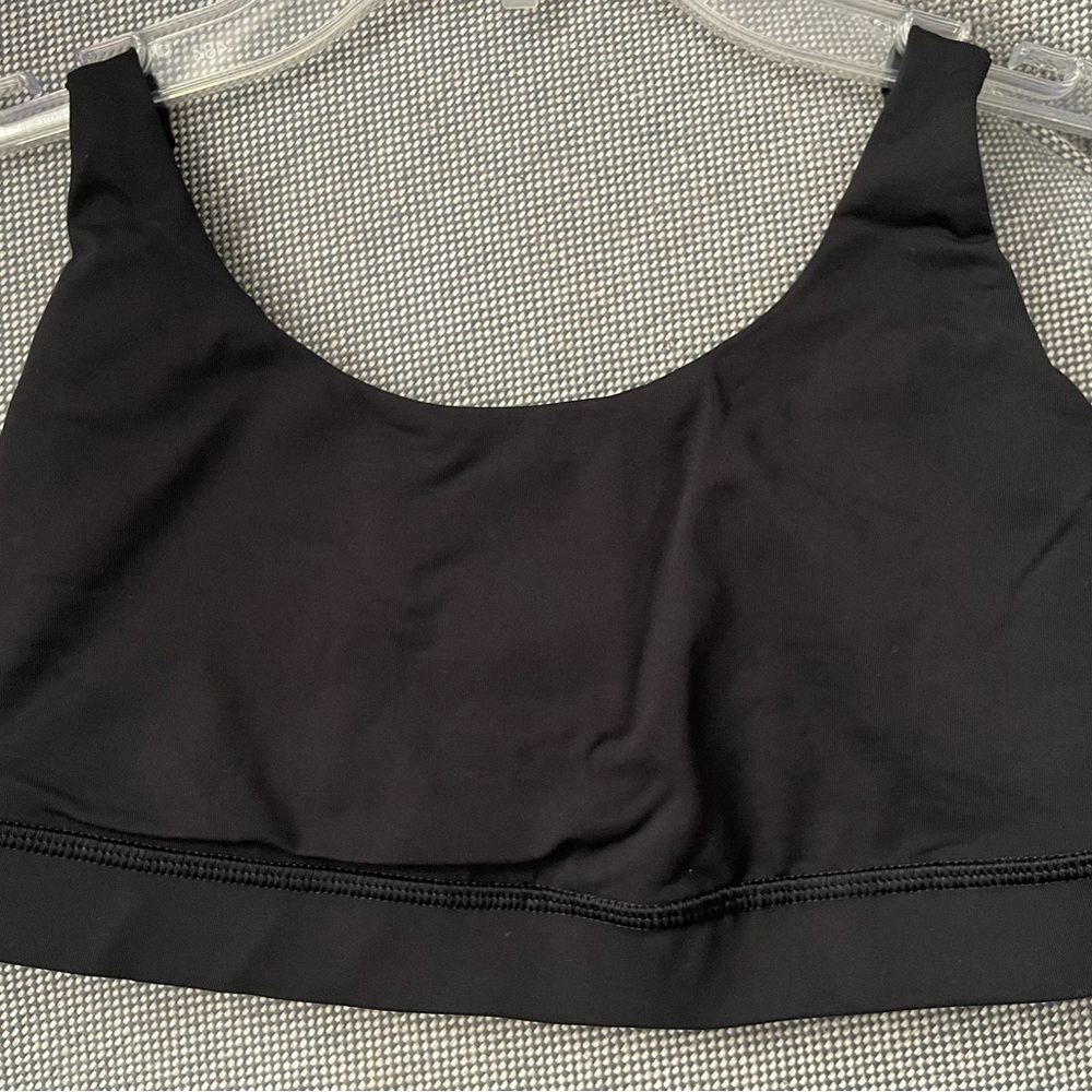 🍋Lululemon athletica Black Sports Bra size 6